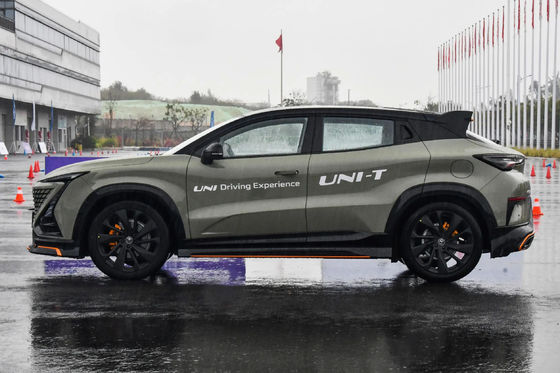 2024 チャンガン UNI-T コンパクト 燃料ガソリン 車 SUV 中古車 販売 1.5T スポーツ バージョン UNI-T 車