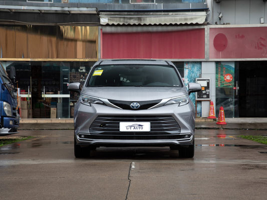 MPV 中古トヨタ シエナ 吸気エンジンタイプとLEDヘッドライト