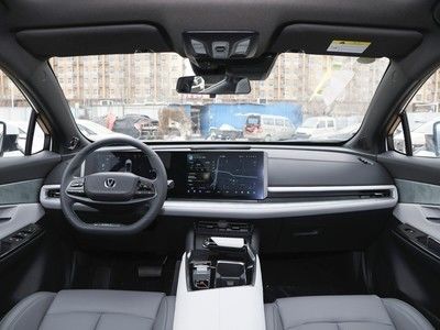 最速200km/h 2023年 チャンガン UNI-T 1.5Tターボ 高級セダン ガソリン駆動