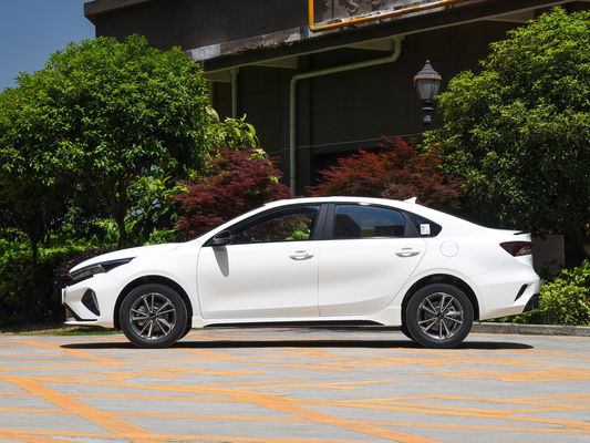 2024 KIA K3 エコノミーEVカー コンパクトセダン 410kmの走行距離と最大速度165km/h