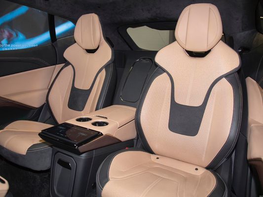 2024 レッド ロータス エレトレ A 4WD スポーツ SUV で 未来の 運転 を 体験 する