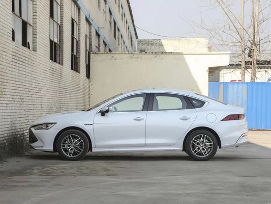 2024 BYD Qin PLUS DM-i 55KM チャンピオン・エディション バッテリー電動車 黒色