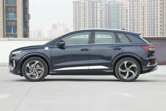 ホワイト グレー レッド ブルー アウディ Q4 e-tron SUV 2024 純電動