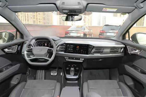ホワイト グレー レッド ブルー アウディ Q4 e-tron SUV 2024 純電動