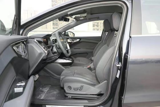 ホワイト グレー レッド ブルー アウディ Q4 e-tron SUV 2024 純電動