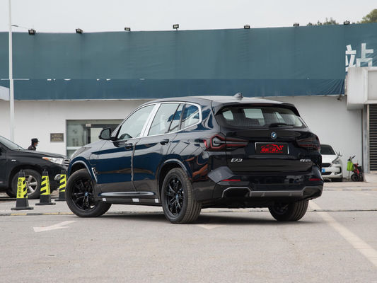 BMW iX3 電動パトロールカー 4か5人座 総動力 210kw 最大速度 180kw/h