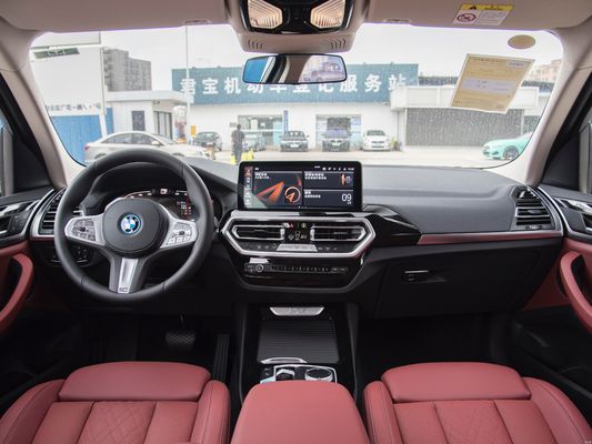 BMW iX3 電動パトロールカー 4か5人座 総動力 210kw 最大速度 180kw/h