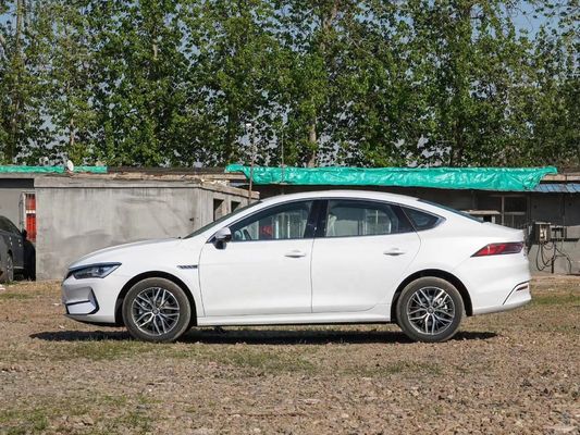 2024 BYD QIN Plus EV ロングエンデランス 電動車 2718mm 輪基 5人乗りのファミリーカー