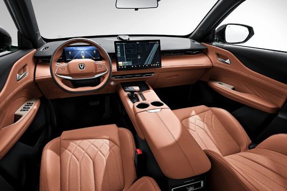 チェンガンユニZ 中古車 5人座の車体構造とハイブリッド技術を持つ豪華SUV