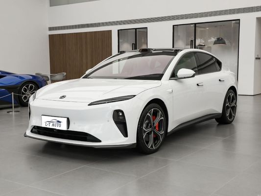 NIO ET5 純電動 560/710km バッテリー寿命 6-8時間充電時間 中型スポーツカー