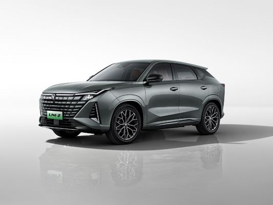 チャンガン UNI-Z 5人乗りの電動車で通勤に革命を起こす