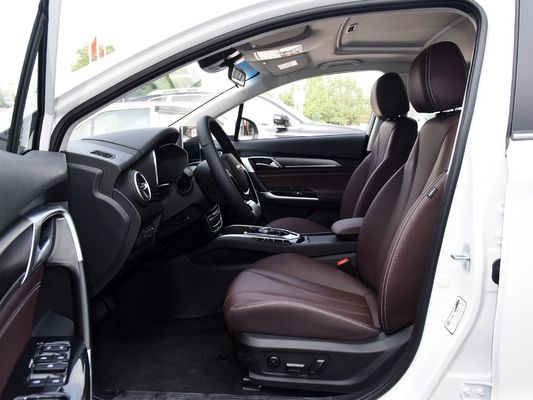 2024年 北京自動車EU5 コンパクト電気自動車 セダン わずか半時間で充電