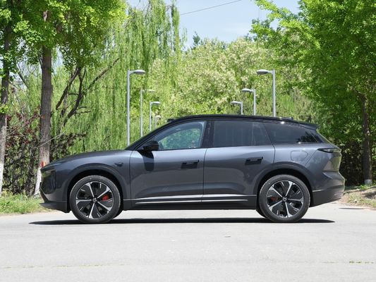2024 NIO ES6 4WD 純電動SUV 625kmの走行距離と5人乗りの乗客体験