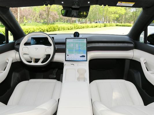 2024 NIO ES6 4WD 純電動SUV 625kmの走行距離と5人乗りの乗客体験
