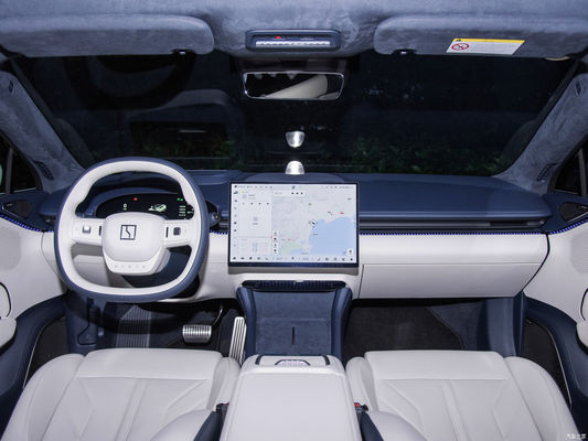 感銘を受ける準備をしろ ゼーク007 双エンジンの純電動車 左手の運転手