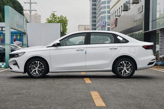sモデル2024 ジーリーの5人座セダン 1.5l 1.8l ターボエンジン付きのガソリン・ガソリン・セダン