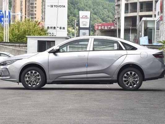 レベル コンパクトSUV 2024 ジーリー ジオメトリ 電気自動車 急速充電 4ドア 5席セダン