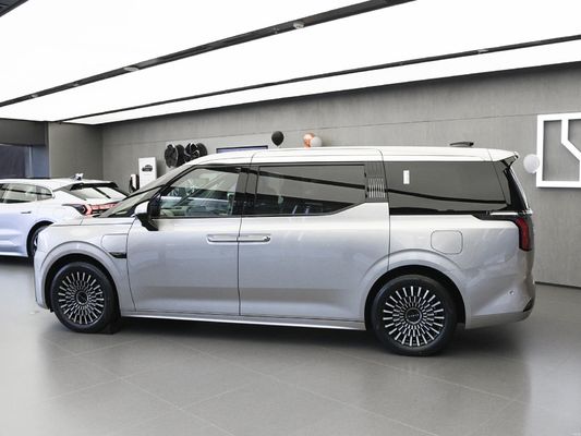 純電動 中型・大型MPV 6人座 双エンジンの電池電動車 2024年