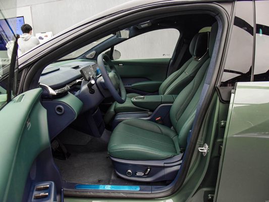ジーリーゼーク X 2023 4/5 シッター 双エンジンの 4WD 560km 電動SUV 5ドアボディ構造