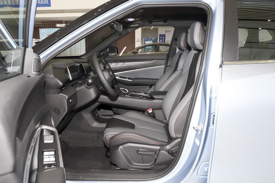 2024年モデル ジーリーボーイ1.5TD DCT SUV 5人座 FWDガスハイブリッド 車 前方4部 後部4部レーダー