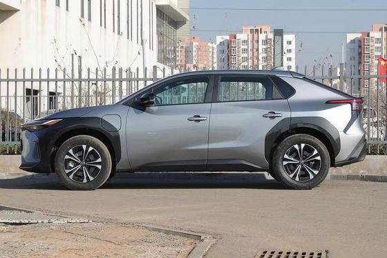 5人座席と長距離 2023年のトヨタbZ4X電気自動車の完璧な組み合わせ