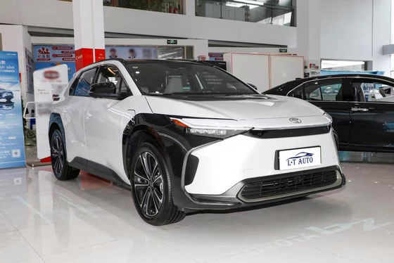 5ドア5座BZ4X電動SUV 四輪駆動とリチウムイオン電池