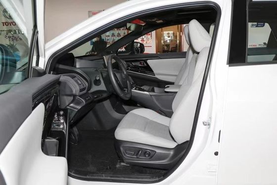 5ドア5座BZ4X電動SUV 四輪駆動とリチウムイオン電池