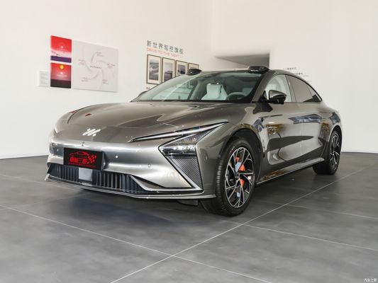 Zhiji IM LS7 ハイブリッドSUV 70kWh バッテリー容量 6.5s 電動車用加速