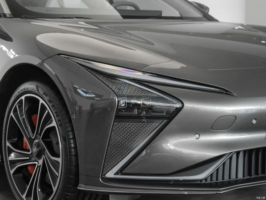 Zhiji IM LS7 ハイブリッドSUV 70kWh バッテリー容量 6.5s 電動車用加速
