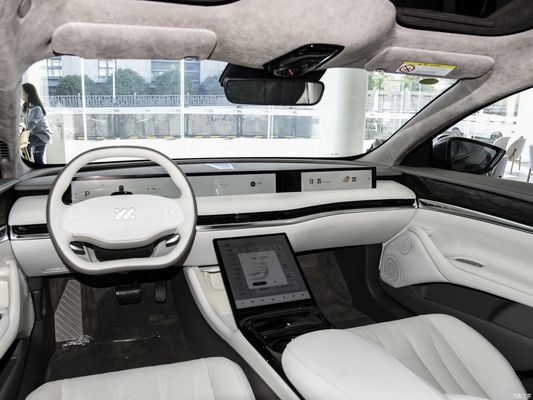 Zhiji IM LS7 ハイブリッドSUV 70kWh バッテリー容量 6.5s 電動車用加速
