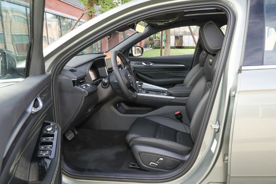 2024 ジーリー シングルー 2.0T ターボ 140kw 190hp FWD 5席セダン 車 360°のカメラ付き