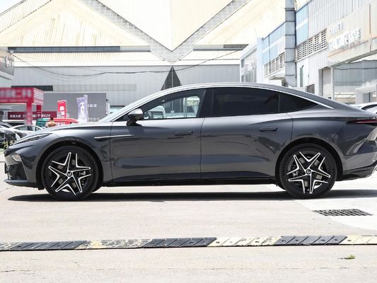 2024 フェイファンの電動車 メイド イン ライジング F7 高級セダン 250Kw / 340HPのエンジンパワー