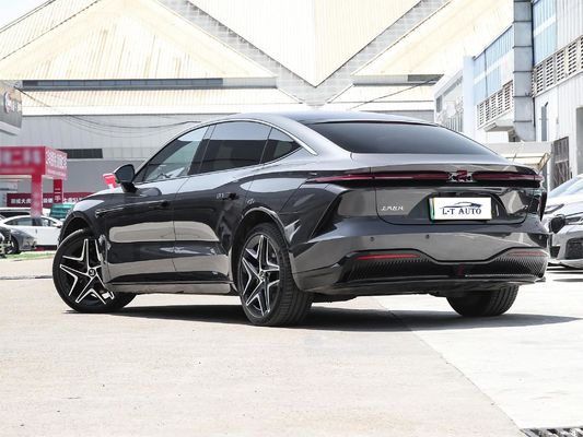 2024 フェイファンの電動車 メイド イン ライジング F7 高級セダン 250Kw / 340HPのエンジンパワー