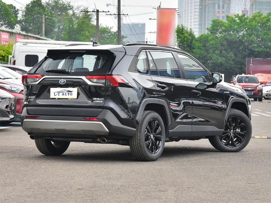 トヨタ RAV4 2023 5ドア 5人乗り SUV 最大トルク 221 N-m スタイリッシュなデザイン