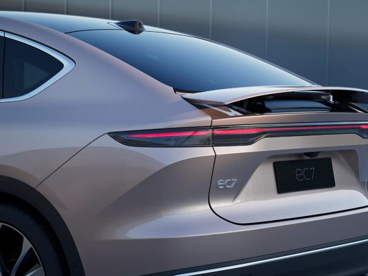 NIO EC7 ロングレンジEVSUV 2960mmホイールベースと5ドア5座車体構造